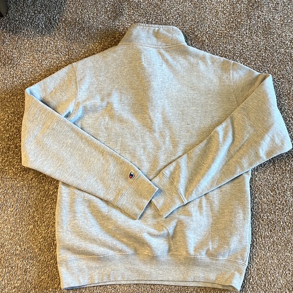 Excellent preowned condition. Made by Champion in a size medium. - Picture 7 of 8